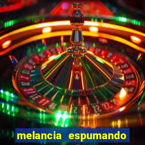 melancia espumando melancia saindo espuma