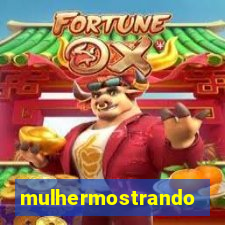 mulhermostrandoopeito